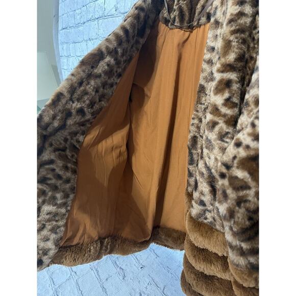 Mystree Monticello Faux Jacket MEDIUM Leopard Print Cozy Soft Mob Wife Old Money - Picture 4 of 9